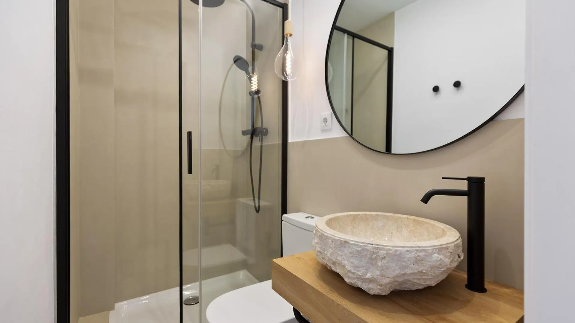 Ola Living Calabria Apartment Barcelona Spain
