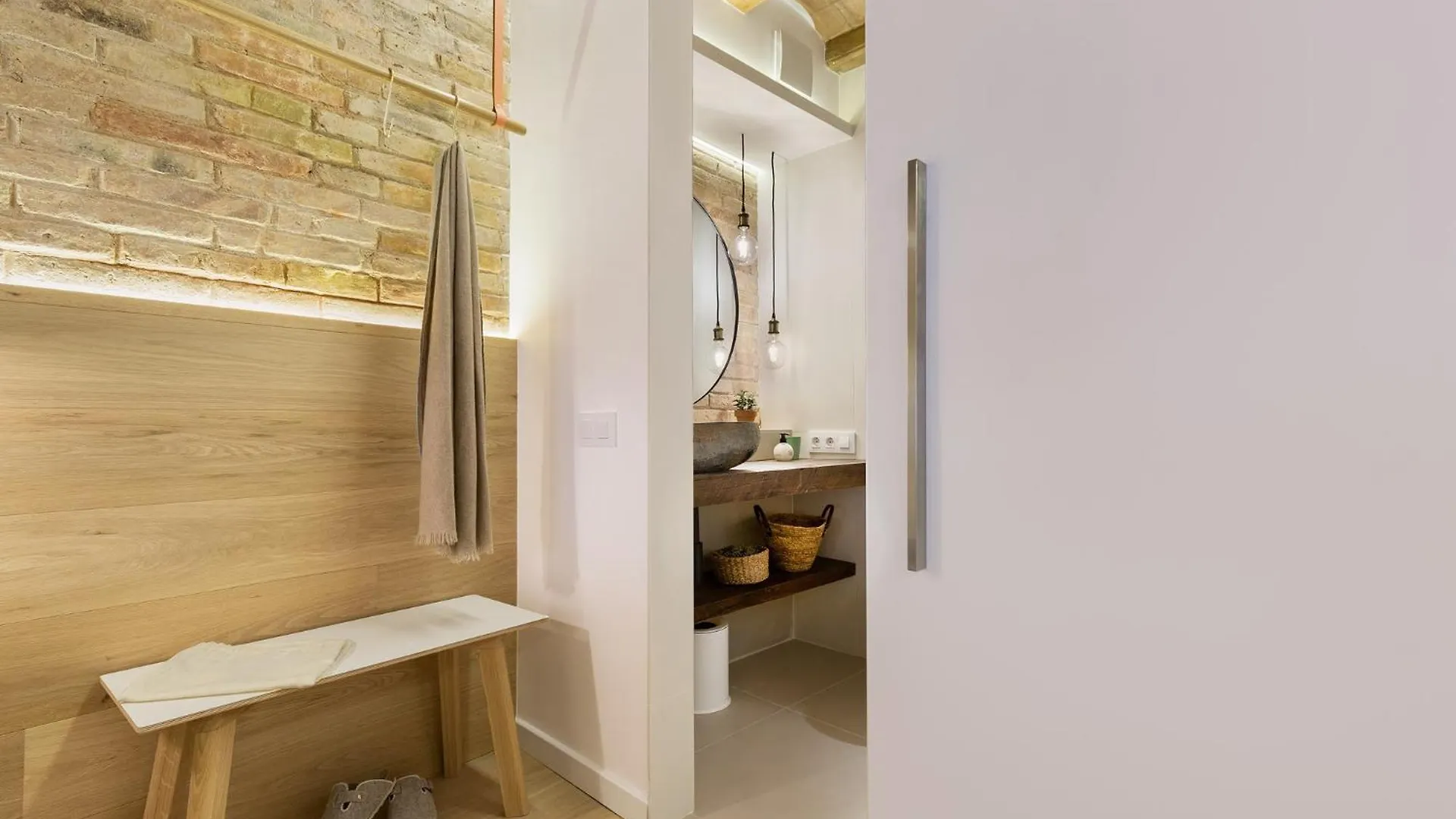 Ola Living Calabria Apartment Barcelona Spain