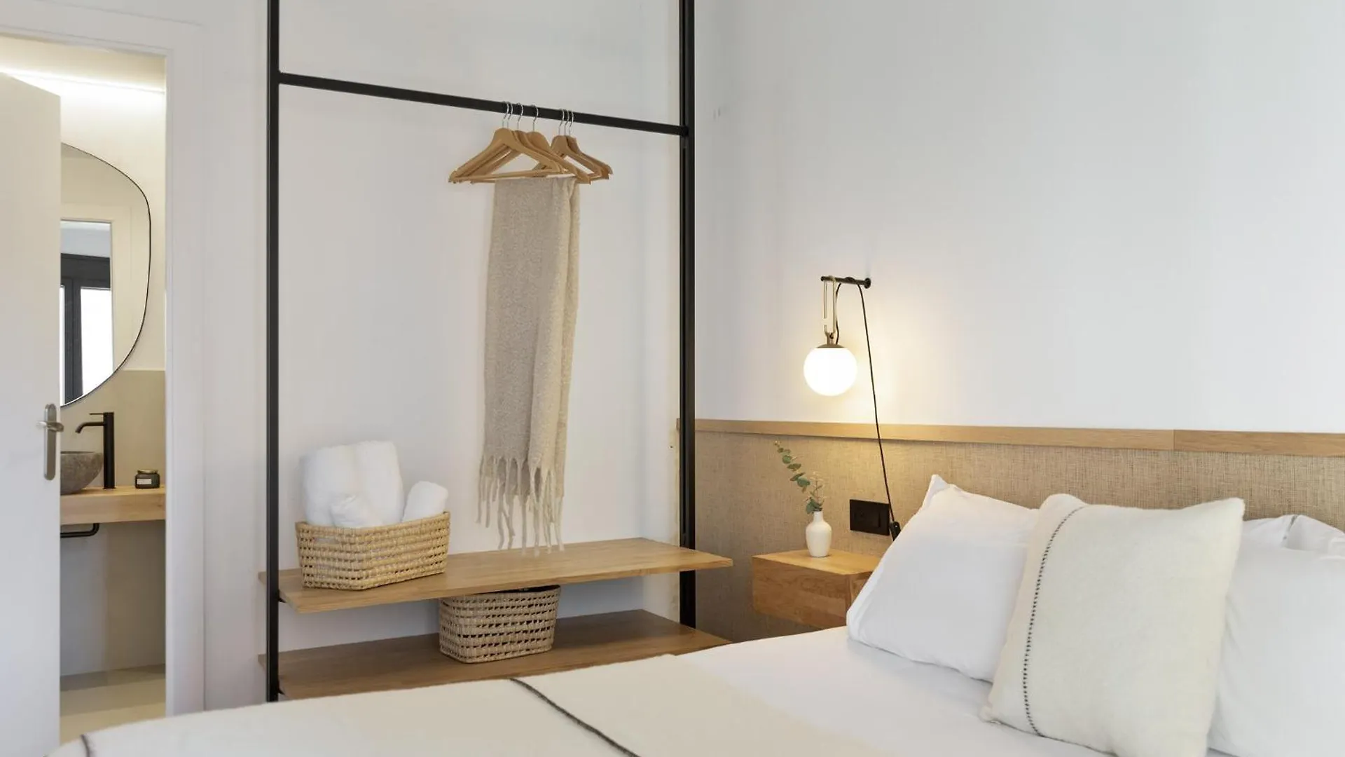Ola Living Calabria Apartment Barcelona Spain