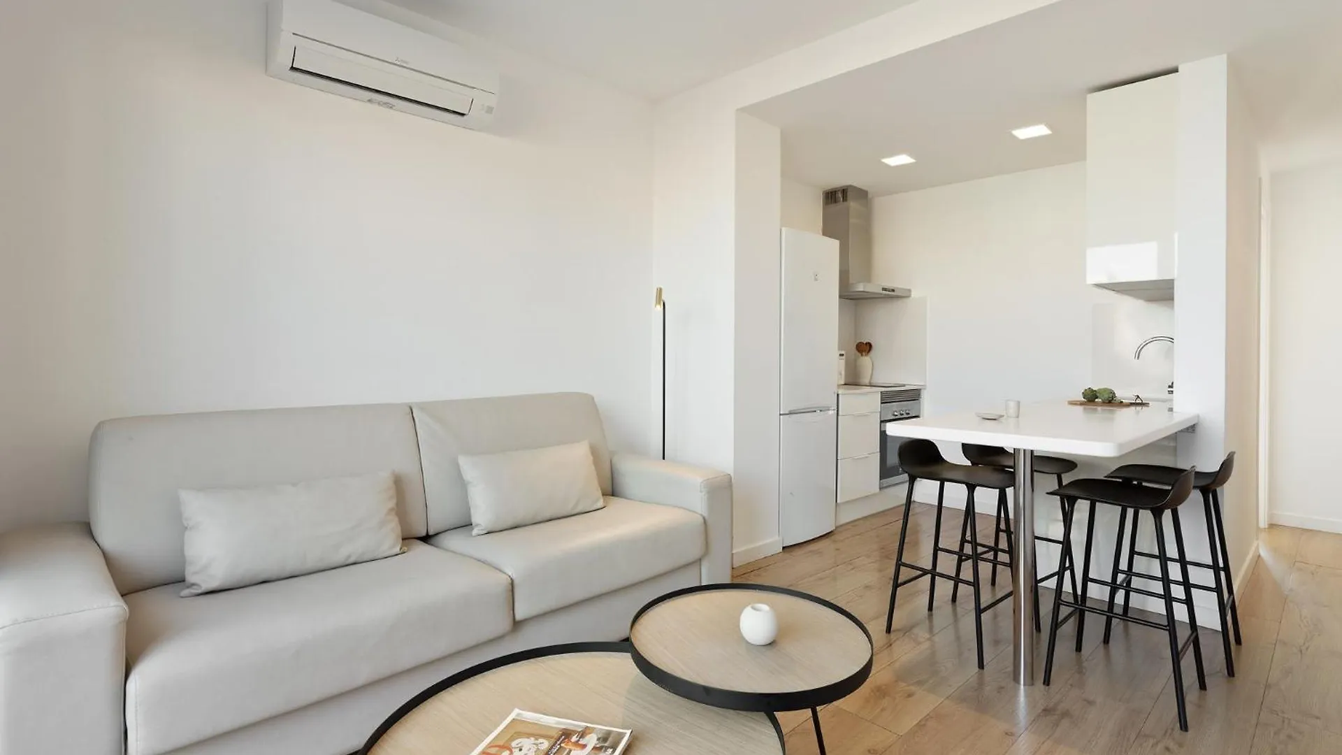 Ola Living Calabria Apartment Barcelona Spain